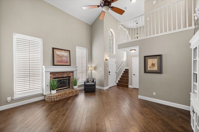 1239 Falcon Trail, Bedford, TX 76021