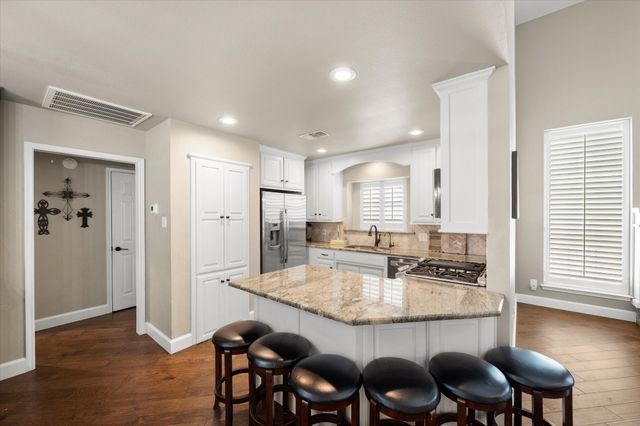 1239 Falcon Trail, Bedford, TX 76021