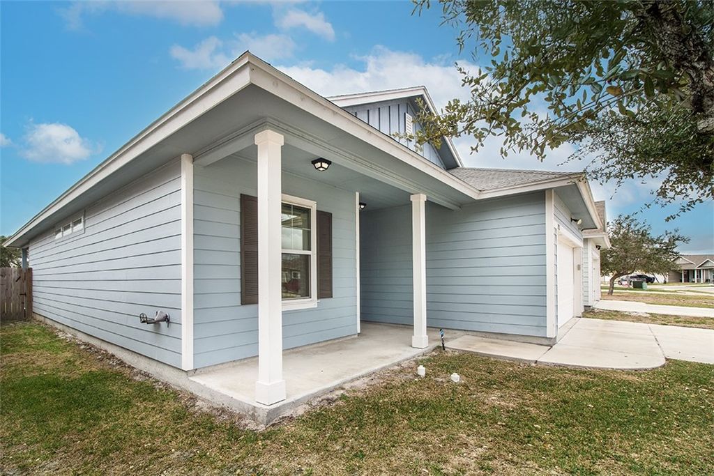 1911 Estes Flats Dr, Aransas Pass, TX 78336 — photo 3