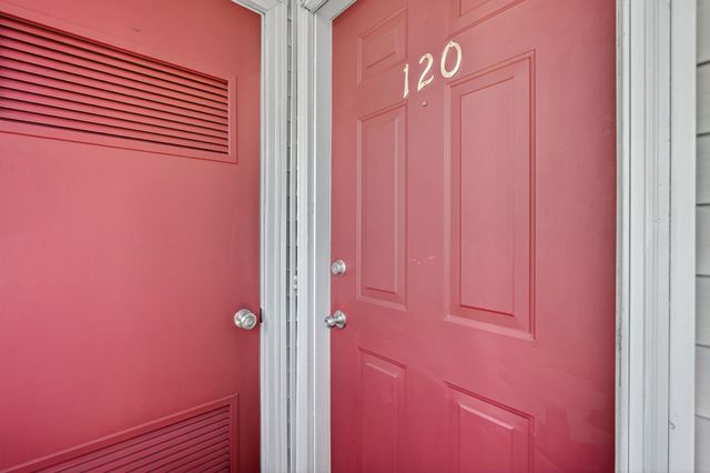 950 67th Street 120, West Des Moines, IA 50266