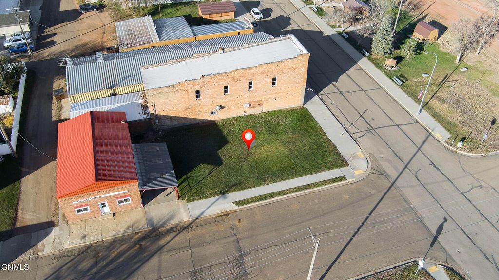 122 South Avenue E, Glen Ullin, ND 58631 photo 2