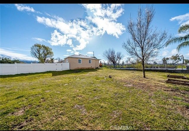33611 Avenue E, Yucaipa, CA 92399