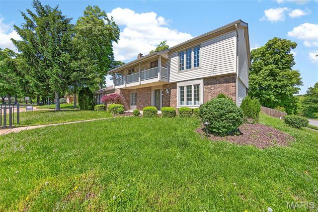 15203 Country Ridge Drive, Chesterfield, MO 63017
