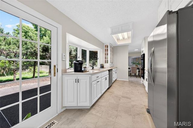 15203 Country Ridge Drive, Chesterfield, MO 63017