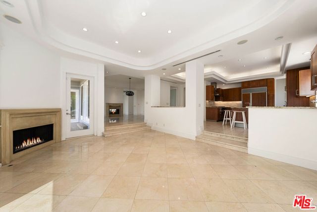 1425 N Tigertail Road, Los Angeles, CA 90049