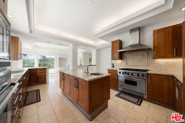 1425 N Tigertail Road, Los Angeles, CA 90049