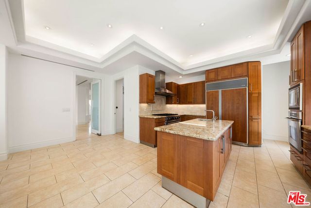 1425 N Tigertail Road, Los Angeles, CA 90049