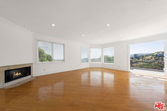 1425 N Tigertail Road, Los Angeles, CA 90049