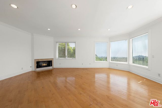 1425 N Tigertail Road, Los Angeles, CA 90049