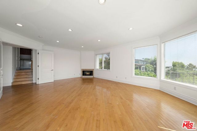 1425 N Tigertail Road, Los Angeles, CA 90049