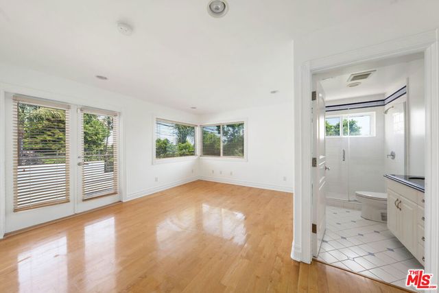 1425 N Tigertail Road, Los Angeles, CA 90049