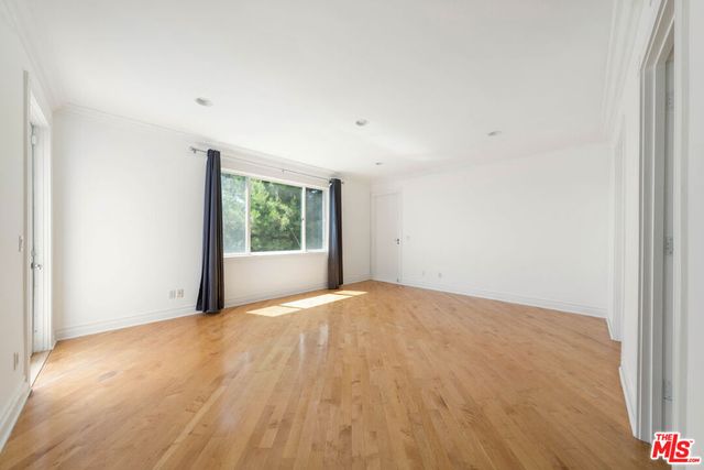 1425 N Tigertail Road, Los Angeles, CA 90049