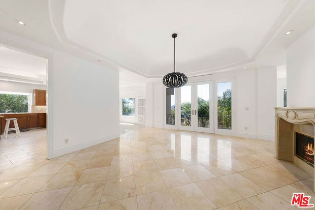 1425 N Tigertail Road, Los Angeles, CA 90049