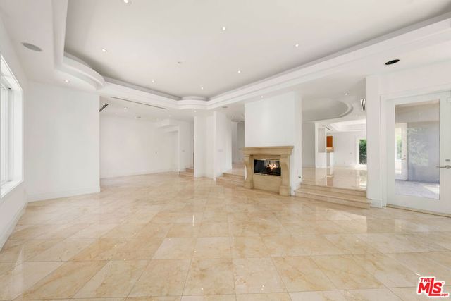 1425 N Tigertail Road, Los Angeles, CA 90049