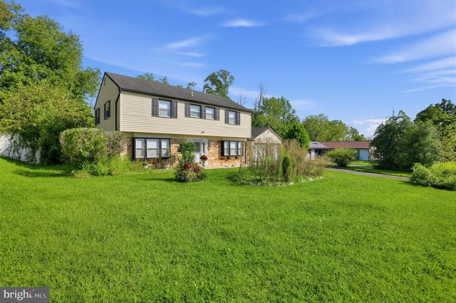 25 TRAYNOR LN, Willingborough, NJ 08046