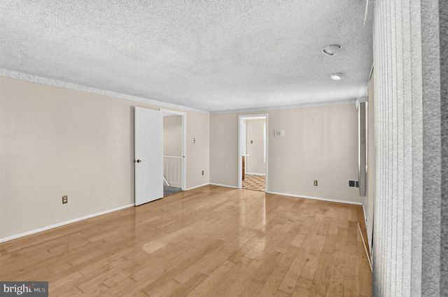 25 TRAYNOR LN, Willingborough, NJ 08046