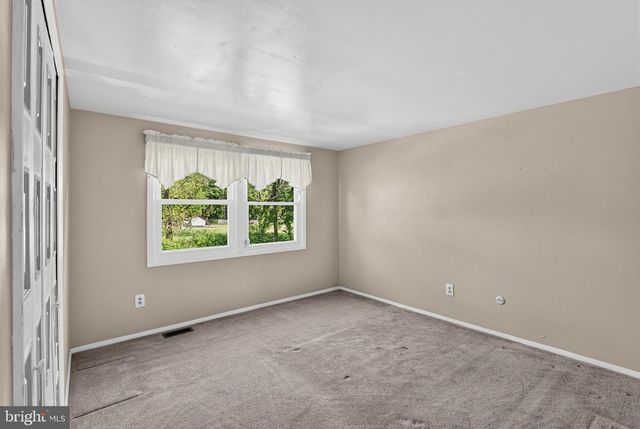25 TRAYNOR LN, Willingborough, NJ 08046