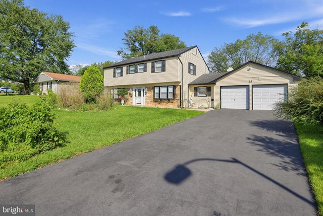 25 TRAYNOR LN, Willingborough, NJ 08046