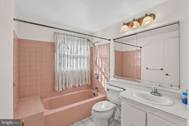 25 TRAYNOR LN, Willingborough, NJ 08046