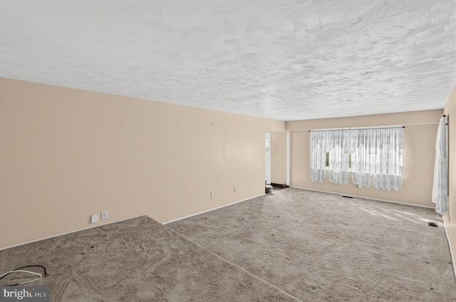 25 TRAYNOR LN, Willingborough, NJ 08046