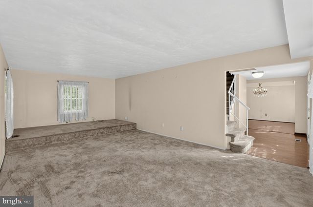 25 TRAYNOR LN, Willingborough, NJ 08046