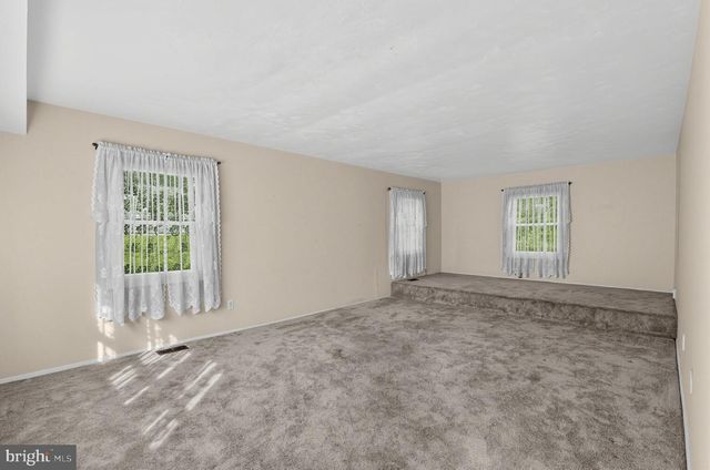 25 TRAYNOR LN, Willingborough, NJ 08046