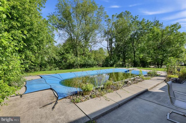 25 TRAYNOR LN, Willingborough, NJ 08046