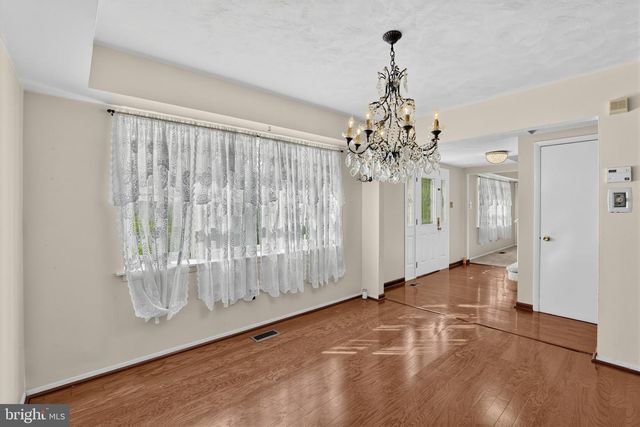 25 TRAYNOR LN, Willingborough, NJ 08046