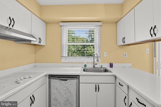 25 TRAYNOR LN, Willingborough, NJ 08046