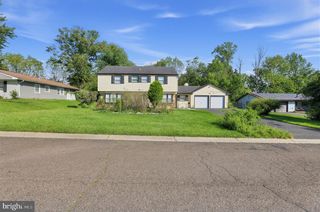 25 TRAYNOR LN, Willingborough, NJ 08046