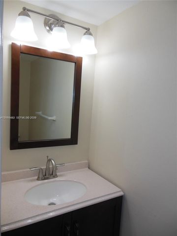1350 W 53rd St 8, Hialeah, FL 33012