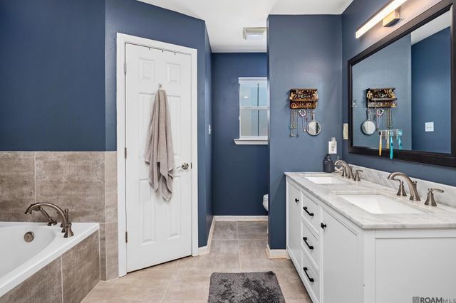34824 Gravesbriar Dr, Denham Springs, LA 70706