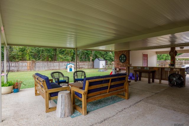 34824 Gravesbriar Dr, Denham Springs, LA 70706