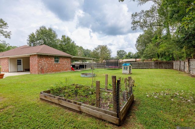 34824 Gravesbriar Dr, Denham Springs, LA 70706
