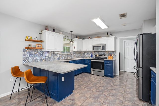 34824 Gravesbriar Dr, Denham Springs, LA 70706
