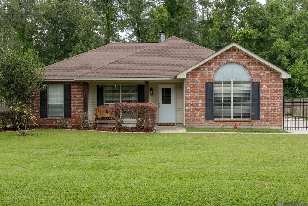 34824 Gravesbriar Dr, Denham Springs, LA 70706