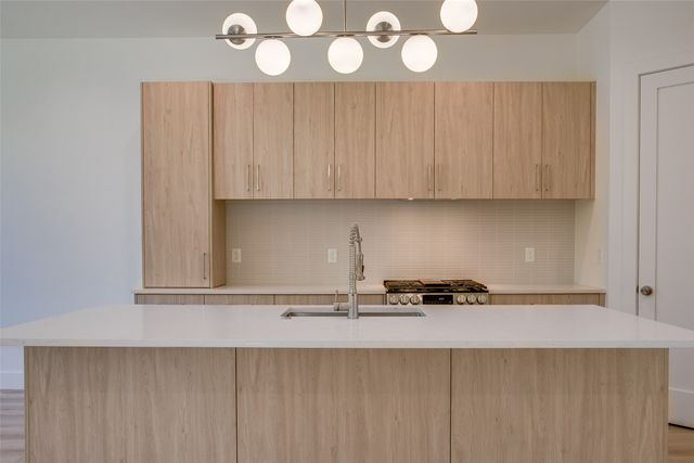 424 N Denver Street, Dallas, TX 75203