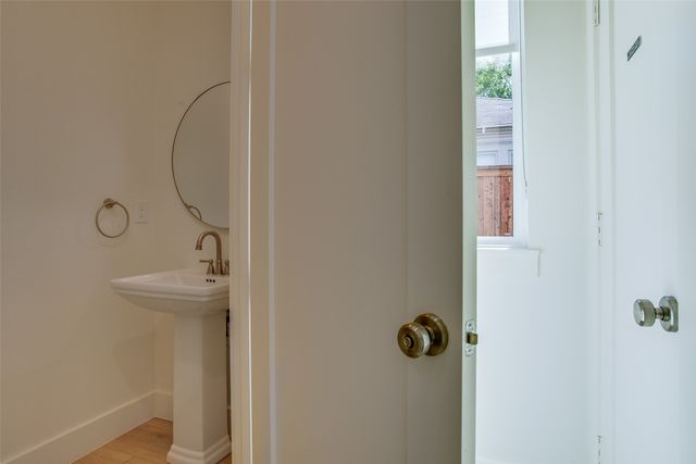 424 N Denver Street, Dallas, TX 75203