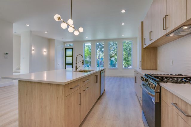 424 N Denver Street, Dallas, TX 75203