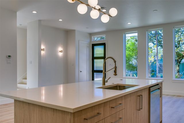424 N Denver Street, Dallas, TX 75203