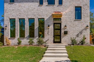 424 N Denver Street, Dallas, TX 75203