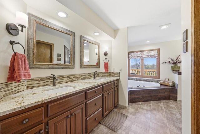 W136N6719 Claas ROAD, Menomonee Falls, WI 53051