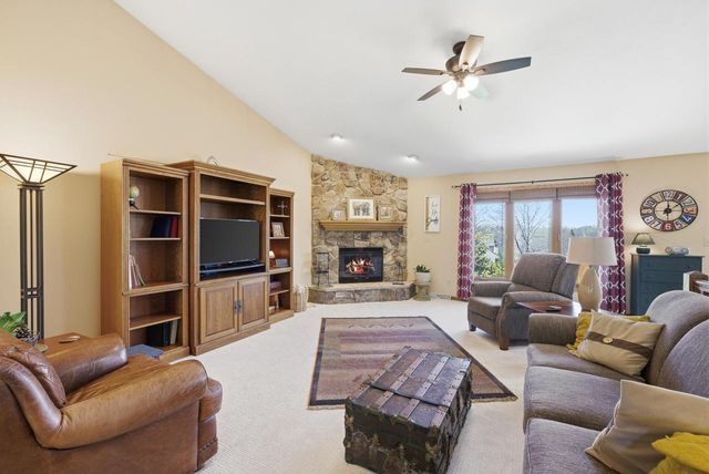 W136N6719 Claas ROAD, Menomonee Falls, WI 53051