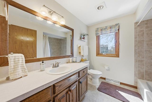 W136N6719 Claas ROAD, Menomonee Falls, WI 53051