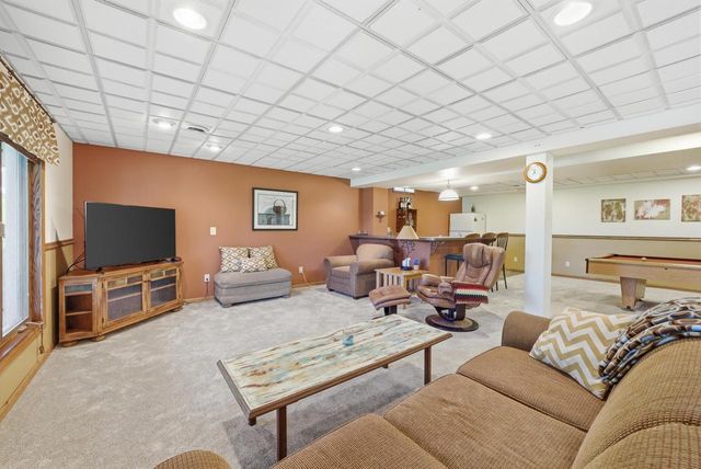 W136N6719 Claas ROAD, Menomonee Falls, WI 53051