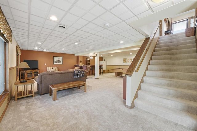 W136N6719 Claas ROAD, Menomonee Falls, WI 53051