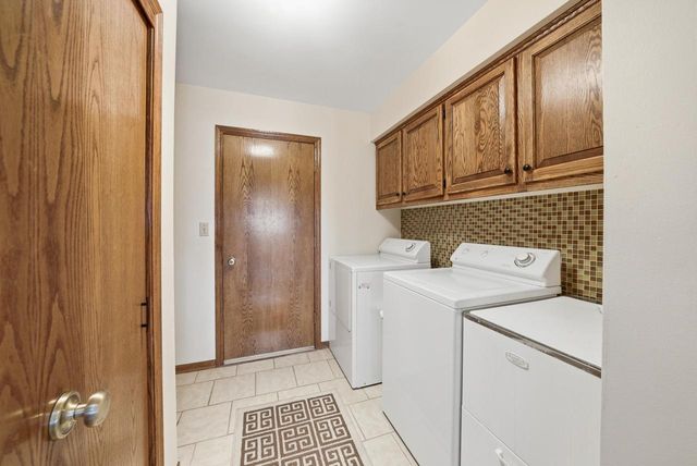 W136N6719 Claas ROAD, Menomonee Falls, WI 53051