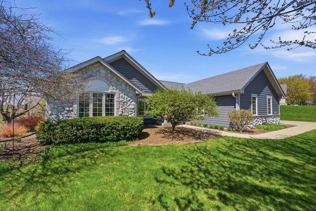 W136N6719 Claas ROAD, Menomonee Falls, WI 53051