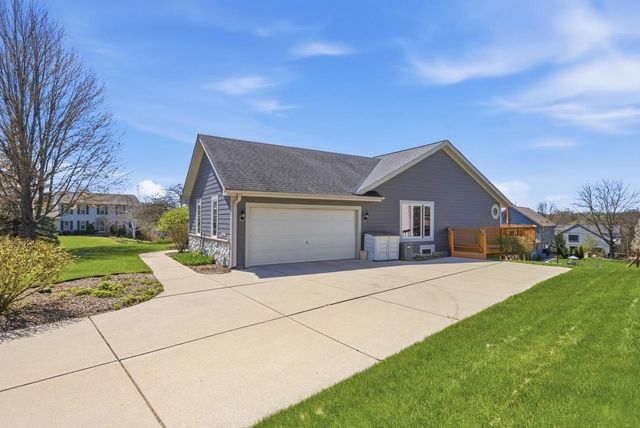 W136N6719 Claas ROAD, Menomonee Falls, WI 53051
