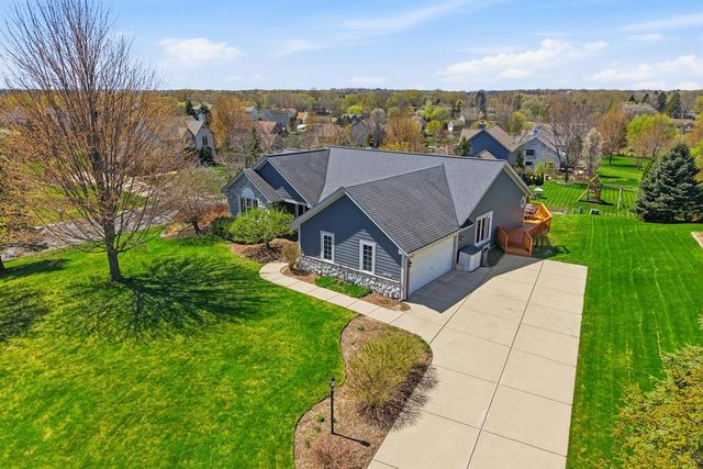 W136N6719 Claas ROAD, Menomonee Falls, WI 53051
